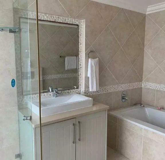 Majatalo Oceansnest Guest House