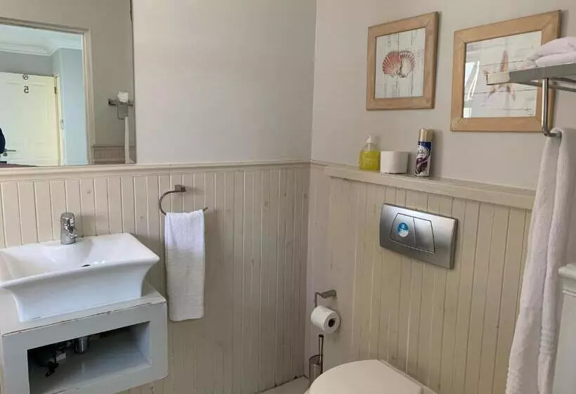 Majatalo Oceansnest Guest House