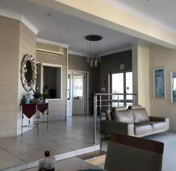 Majatalo Oceansnest Guest House