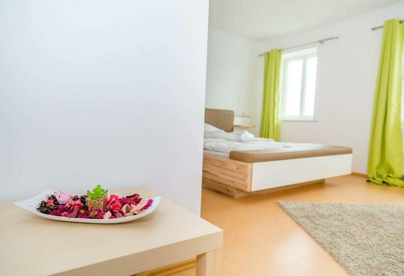 ペンション Taverna Unik