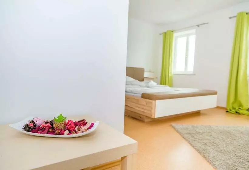 Majatalo Taverna Unik