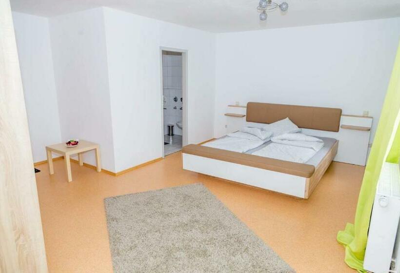 ペンション Taverna Unik