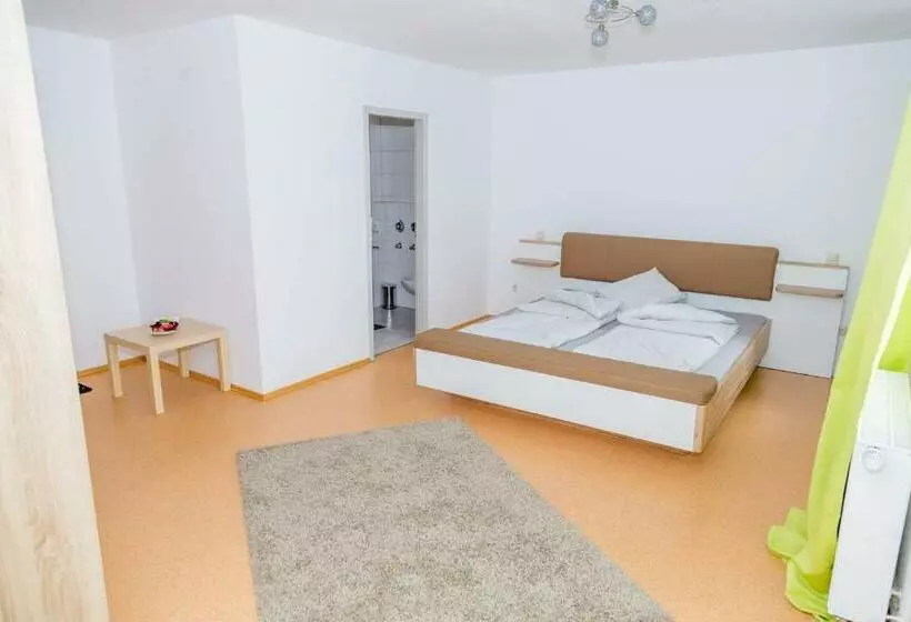 Majatalo Taverna Unik