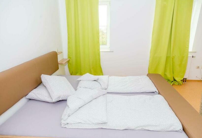 ペンション Taverna Unik