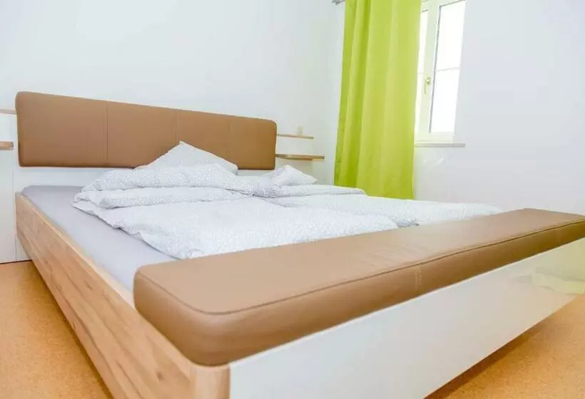 Majatalo Taverna Unik