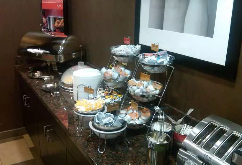 Отель Hampton Inn & Suites Lebanon