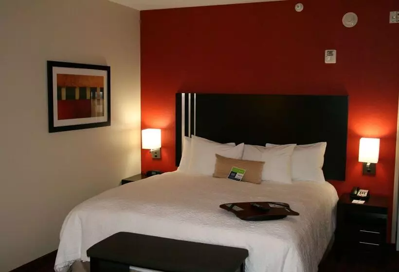 Отель Hampton Inn & Suites Lebanon