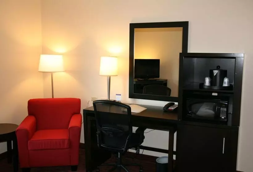 Отель Hampton Inn & Suites Lebanon