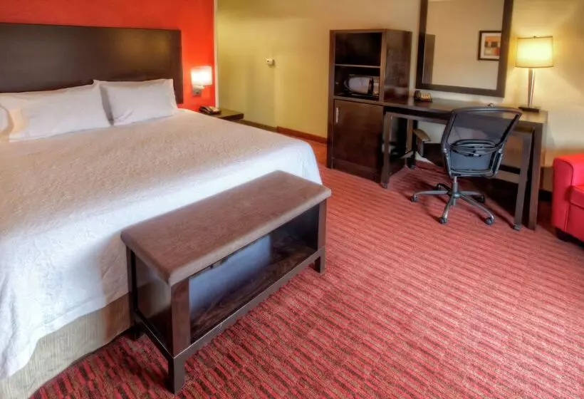 Отель Hampton Inn & Suites Lebanon