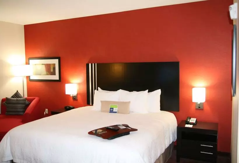 Отель Hampton Inn & Suites Lebanon