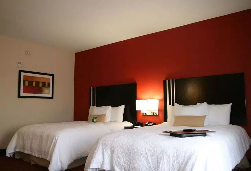 Отель Hampton Inn & Suites Lebanon