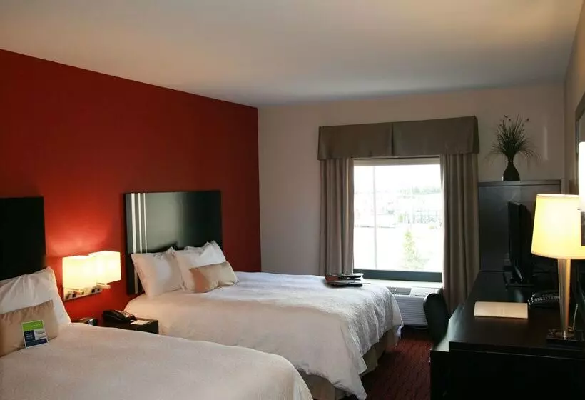 Отель Hampton Inn & Suites Lebanon