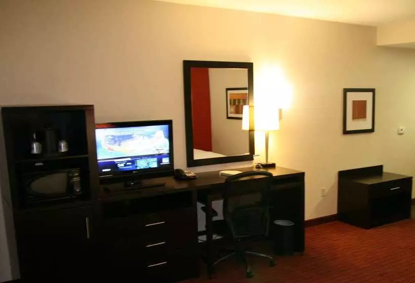 Отель Hampton Inn & Suites Lebanon