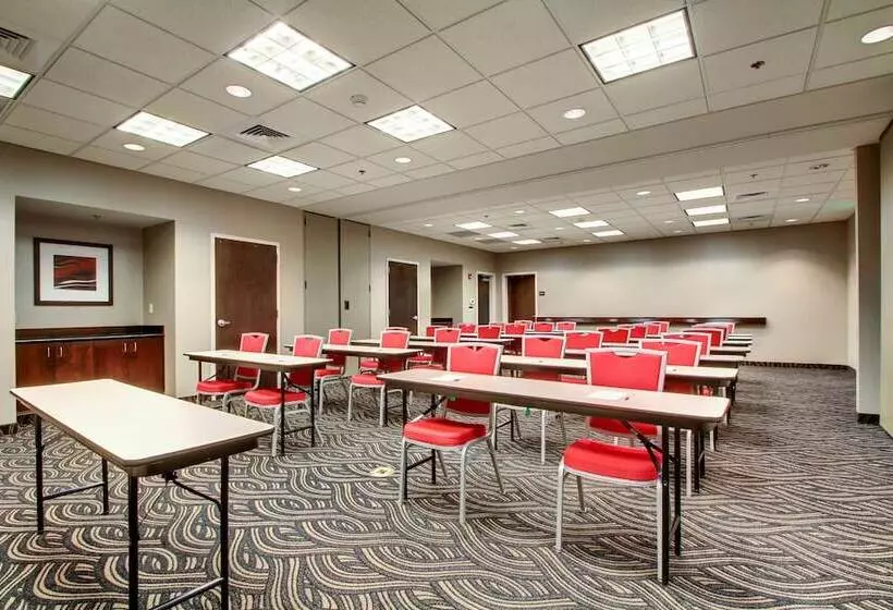 호텔 Hampton Inn Birmingham Leeds