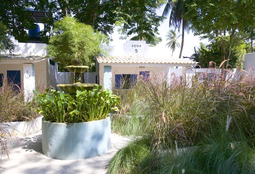 בית מלון כפרי Lime N Soda Beachfront Resort