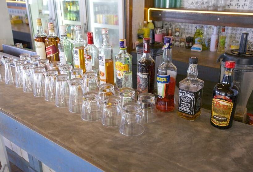 בית מלון כפרי Lime N Soda Beachfront Resort