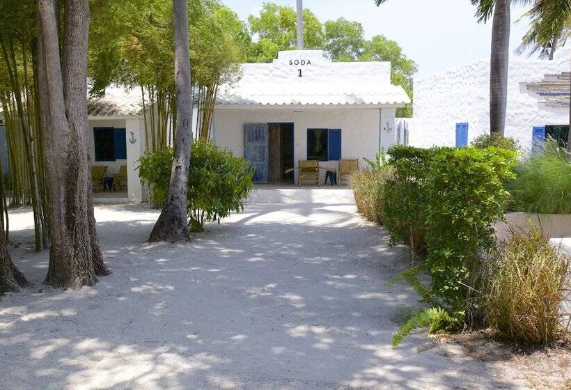 בית מלון כפרי Lime N Soda Beachfront Resort