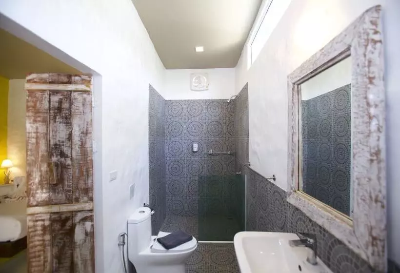 בית מלון כפרי Lime N Soda Beachfront Resort