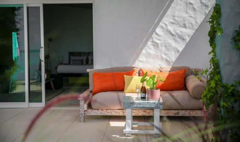 בית מלון כפרי Lime N Soda Beachfront Resort