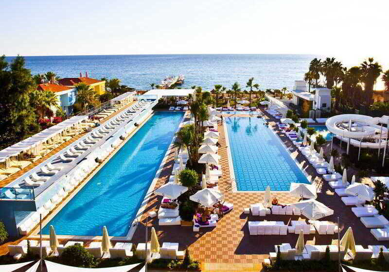 فندق Q Premium Resort