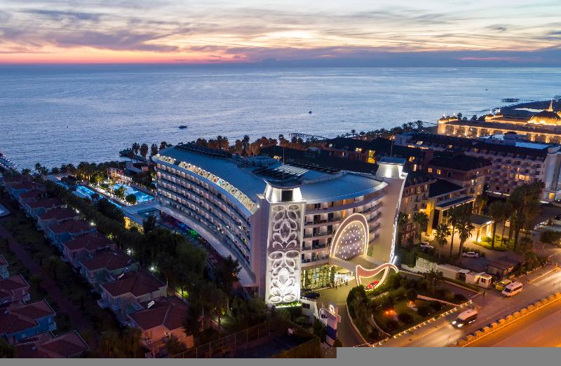 فندق Q Premium Resort