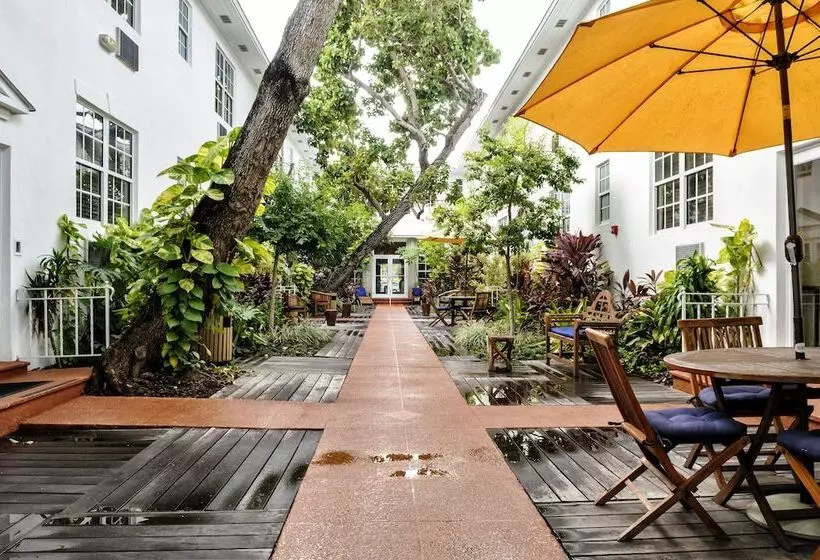 Tradewinds Apartment Hotel Miami Beach