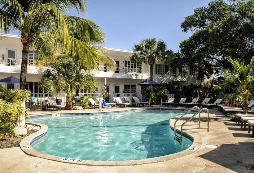 Tradewinds Apartment Hotel Miami Beach