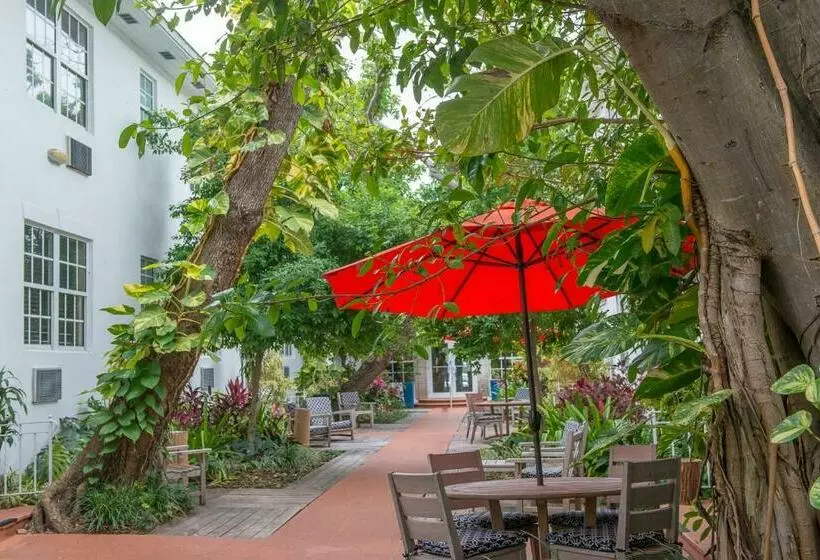 Tradewinds Apartment Hotel Miami Beach