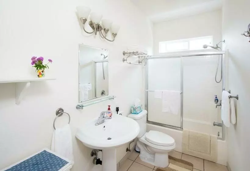 Majatalo Bears  Place Guest House