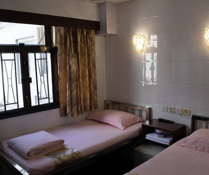 هاستل Om Guest House