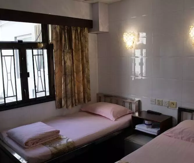 هاستل Om Guest House