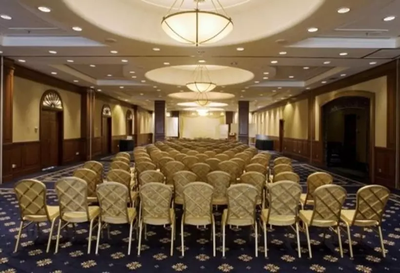 בית מלון כפרי Avillion Admiral Cove