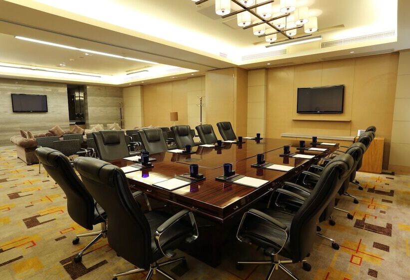 فندق Crowne Plaza Shenzhen Longgang City Centre, An Ihg