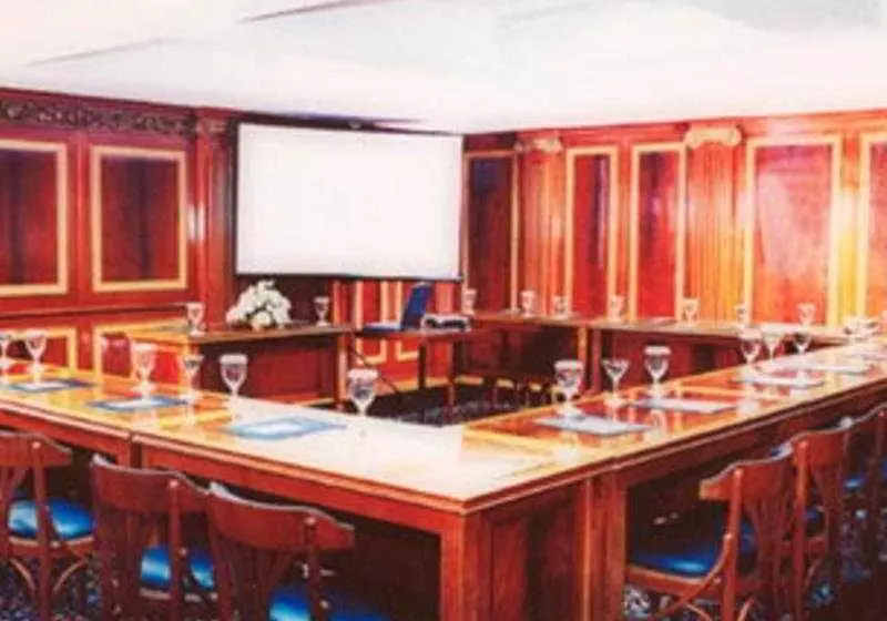 Отель Geulis Boutique