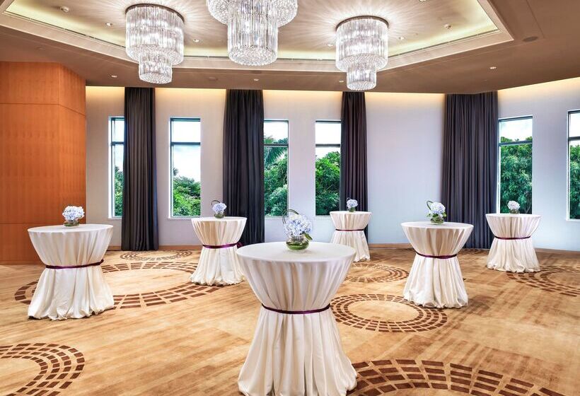 ホテル Hilton Guangzhou Baiyun   Free Shuttle And Phase 1 Registration Service Available For Canton Fair Pe