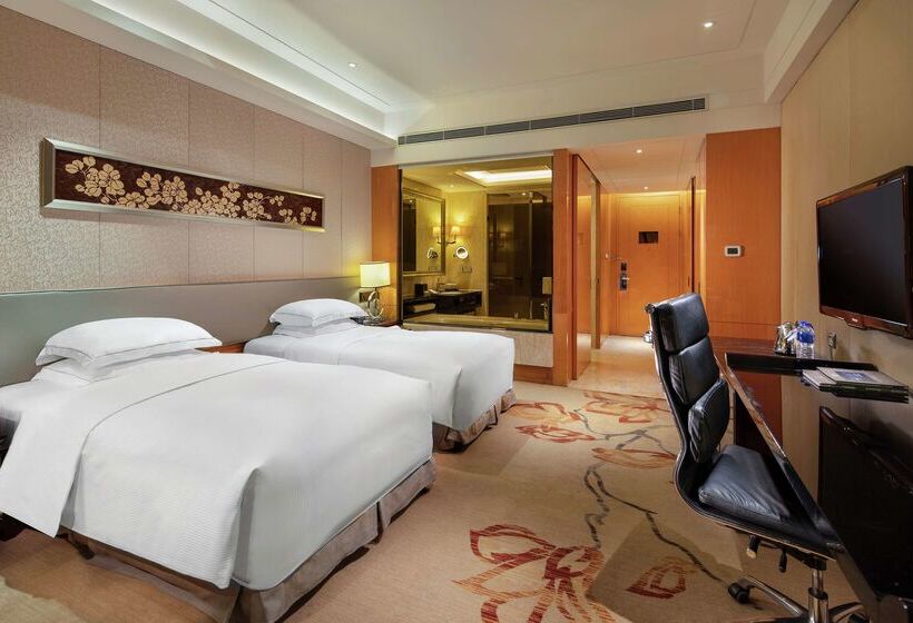 ホテル Hilton Guangzhou Baiyun   Free Shuttle And Phase 1 Registration Service Available For Canton Fair Pe