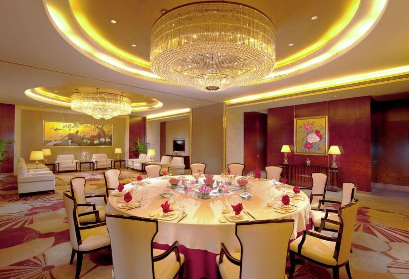 ホテル Hilton Guangzhou Baiyun   Free Shuttle And Phase 1 Registration Service Available For Canton Fair Pe