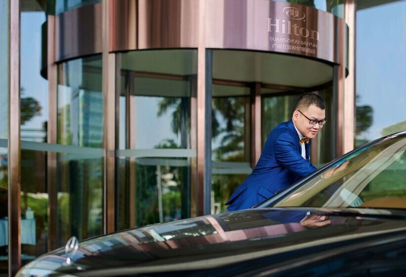 ホテル Hilton Guangzhou Baiyun   Free Shuttle And Phase 1 Registration Service Available For Canton Fair Pe