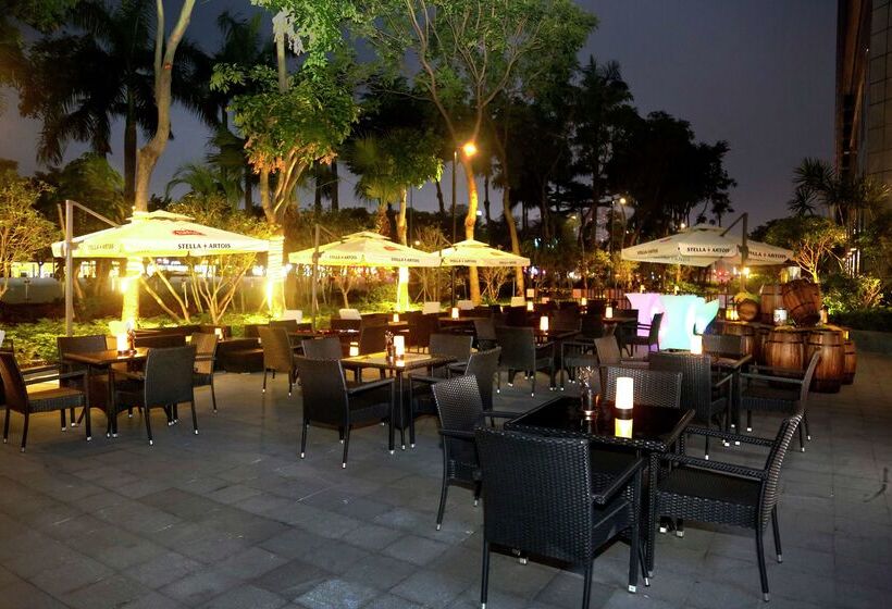 ホテル Hilton Guangzhou Baiyun   Free Shuttle And Phase 1 Registration Service Available For Canton Fair Pe