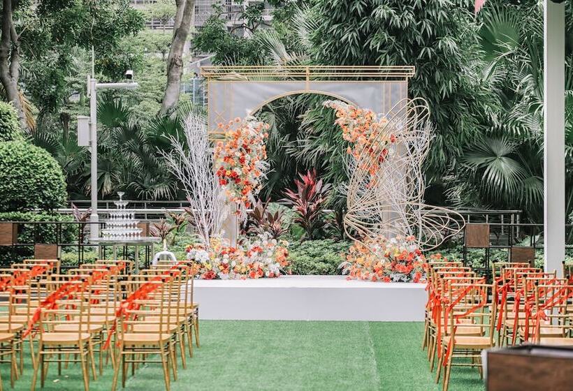 ホテル Hilton Guangzhou Baiyun   Free Shuttle And Phase 1 Registration Service Available For Canton Fair Pe