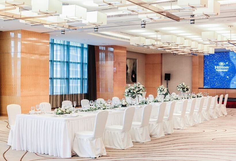 ホテル Hilton Guangzhou Baiyun   Free Shuttle And Phase 1 Registration Service Available For Canton Fair Pe