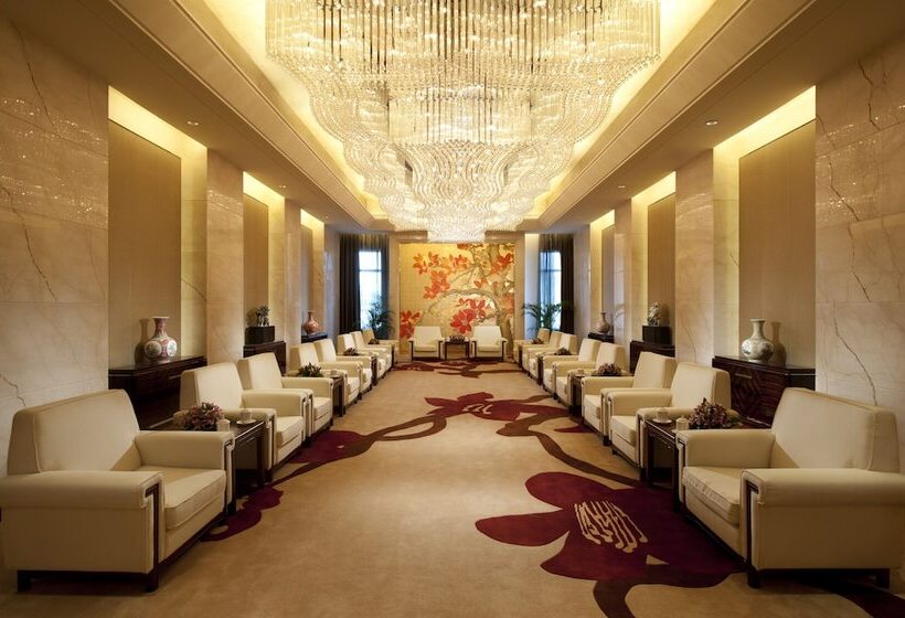 ホテル Hilton Guangzhou Baiyun   Free Shuttle And Phase 1 Registration Service Available For Canton Fair Pe