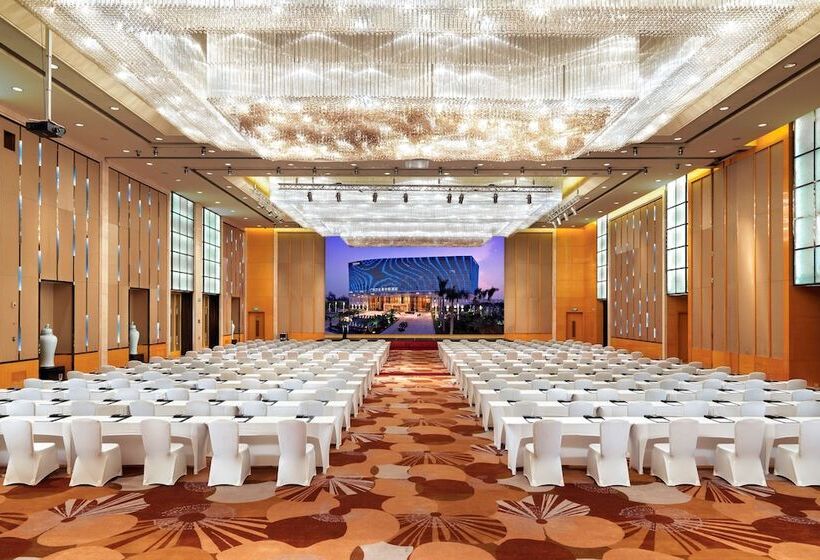 ホテル Hilton Guangzhou Baiyun   Free Shuttle And Phase 1 Registration Service Available For Canton Fair Pe