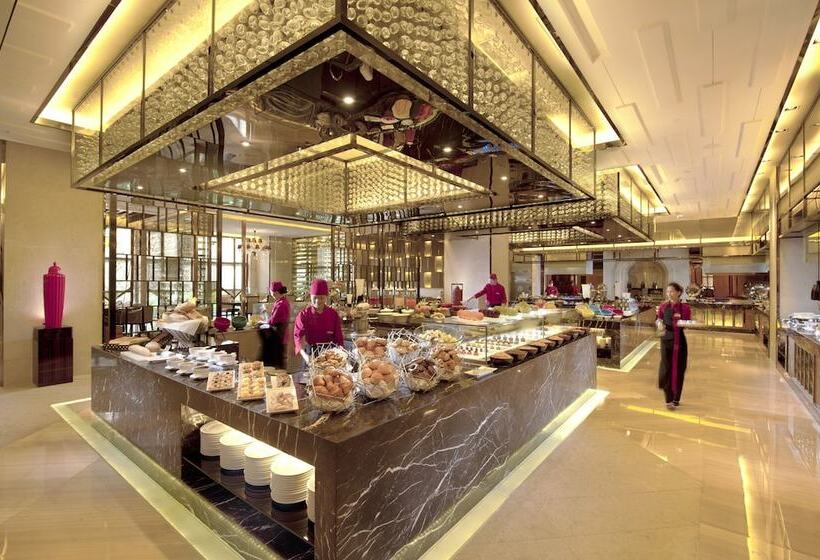 ホテル Hilton Guangzhou Baiyun   Free Shuttle And Phase 1 Registration Service Available For Canton Fair Pe