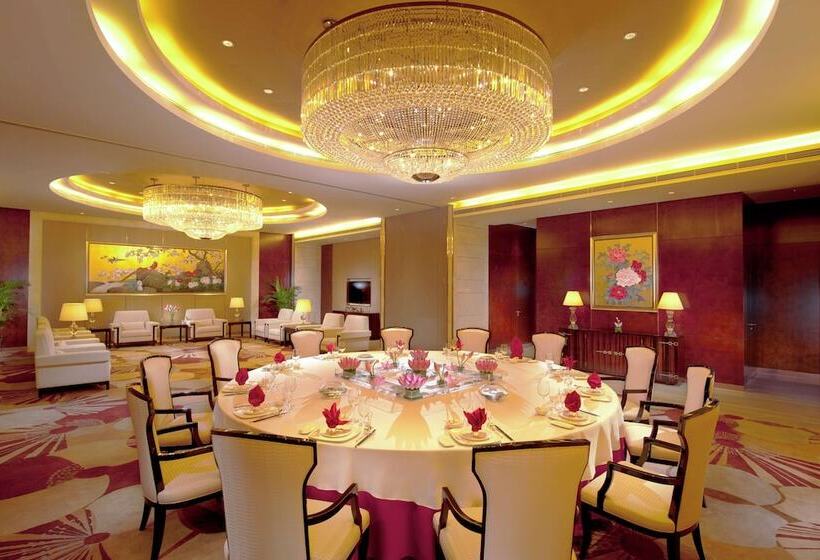 ホテル Hilton Guangzhou Baiyun   Free Shuttle And Phase 1 Registration Service Available For Canton Fair Pe