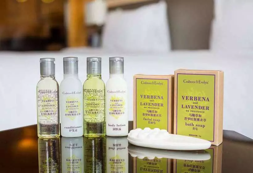 ホテル Hilton Guangzhou Baiyun   Free Shuttle And Phase 1 Registration Service Available For Canton Fair Pe