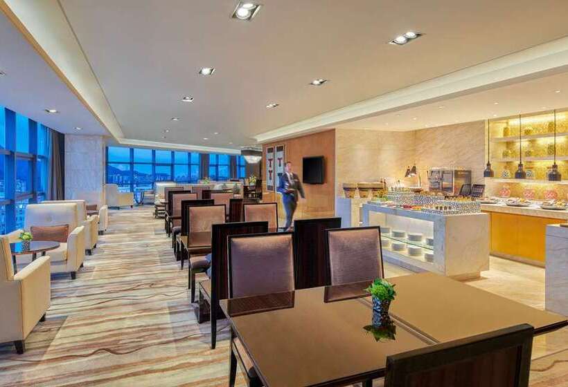 ホテル Hilton Guangzhou Baiyun   Free Shuttle And Phase 1 Registration Service Available For Canton Fair Pe