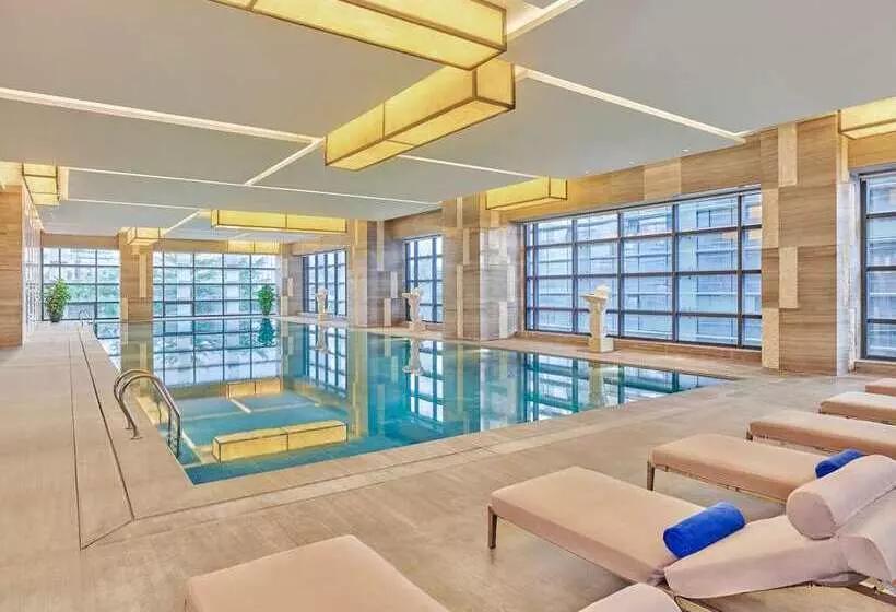 ホテル Hilton Guangzhou Baiyun   Free Shuttle And Phase 1 Registration Service Available For Canton Fair Pe