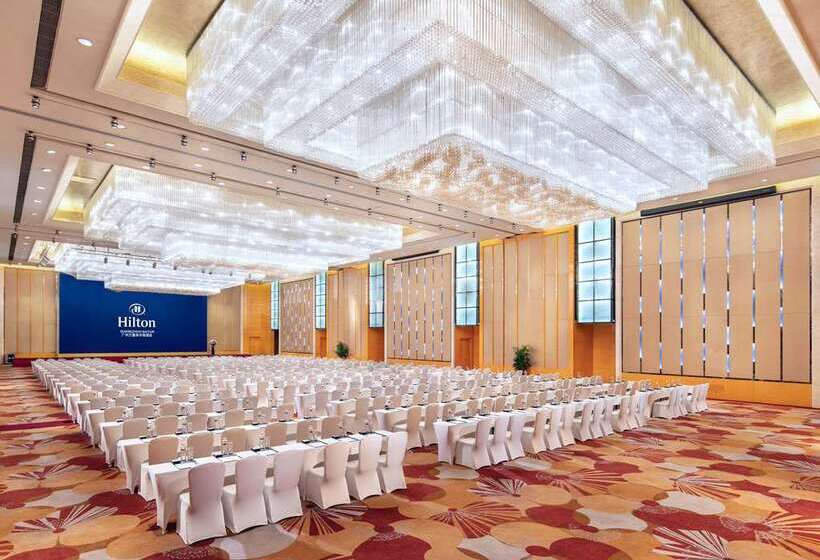 ホテル Hilton Guangzhou Baiyun   Free Shuttle And Phase 1 Registration Service Available For Canton Fair Pe