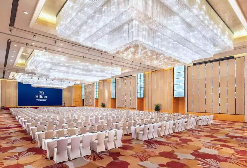 ホテル Hilton Guangzhou Baiyun   Free Shuttle And Phase 1 Registration Service Available For Canton Fair Pe